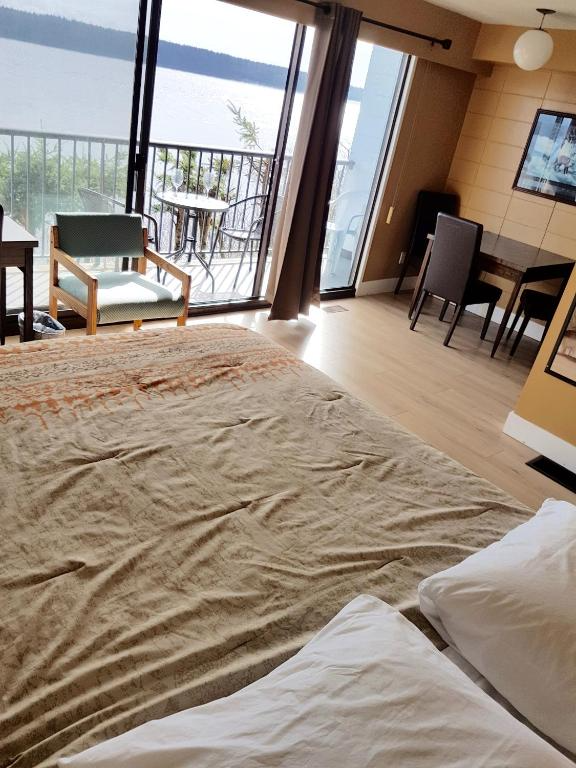 Oceanfront Full Kitchen Suite with Private Balcony 2 Queen - Photo 50